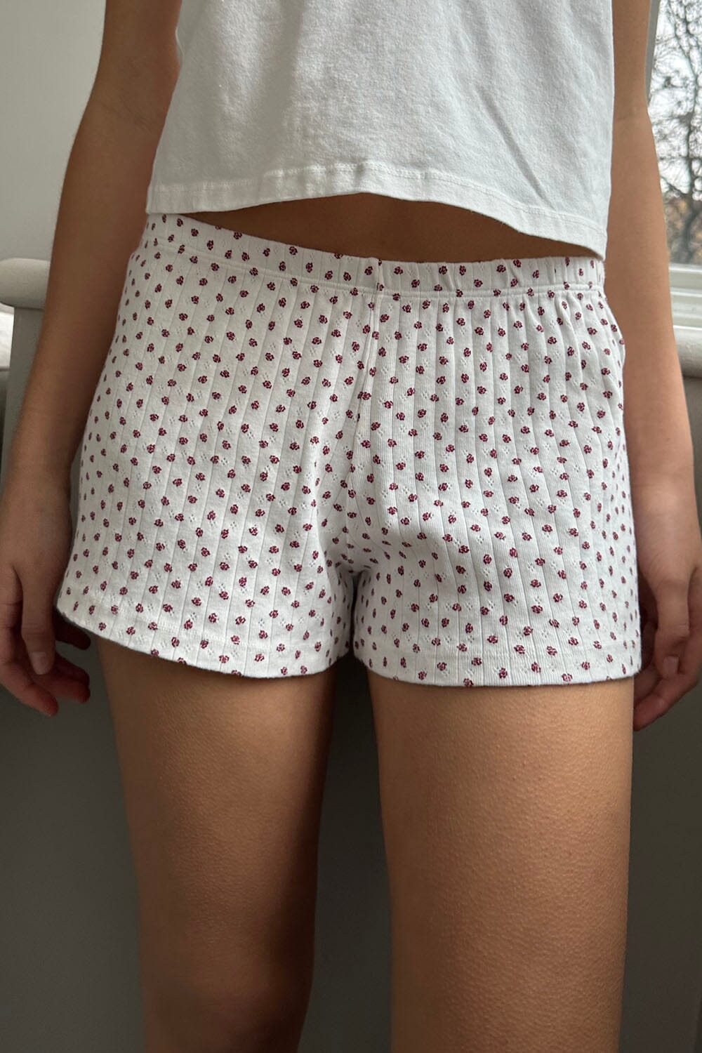 Emory Floral Sweatshorts | Ivory With Red Flowers / XS/S