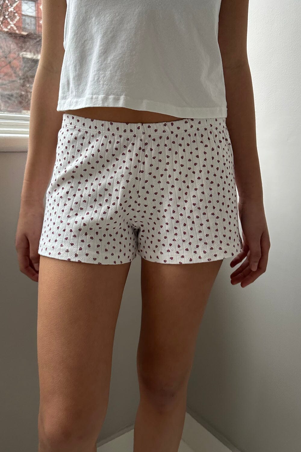 Emory Floral Sweatshorts | Ivory With Red Flowers / XS/S