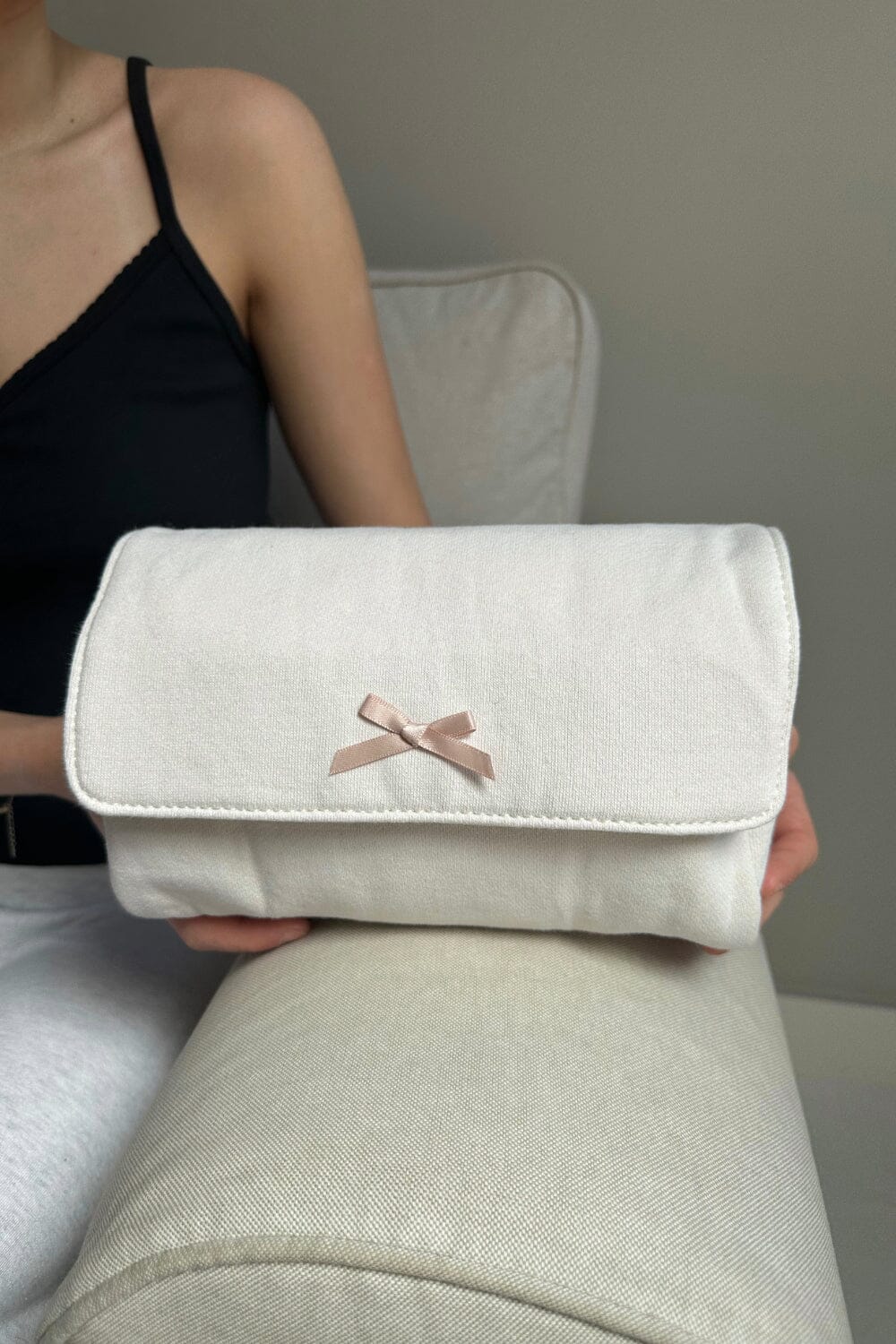 Bow Makeup Bag Brandy Melville