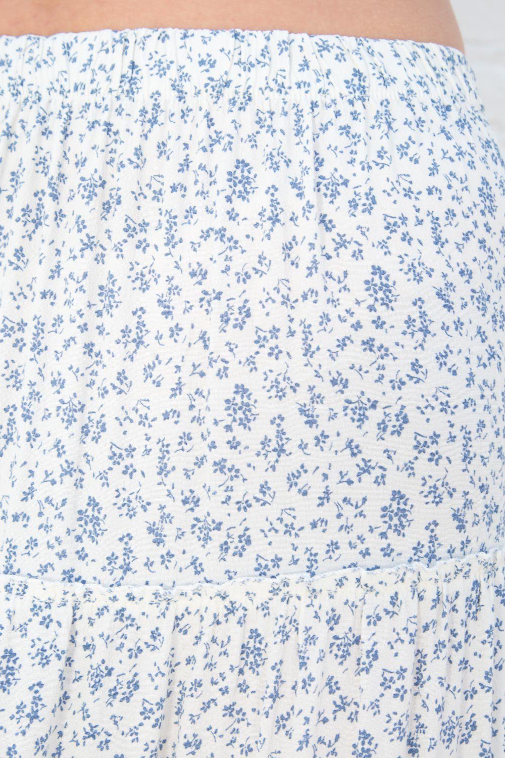 Ivory With Light Blue Daisy Floral / S
