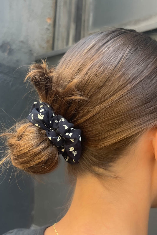 Floral Scrunchie | navy blue with floral