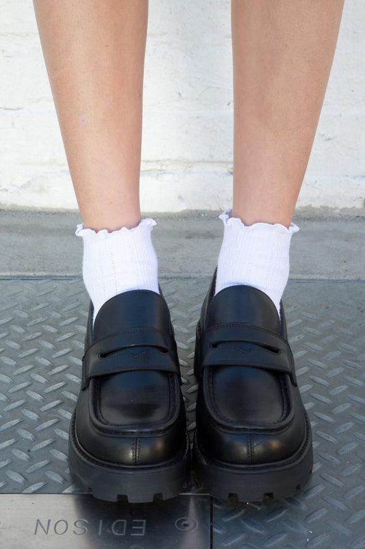 Ruffle Ribbed Socks | White