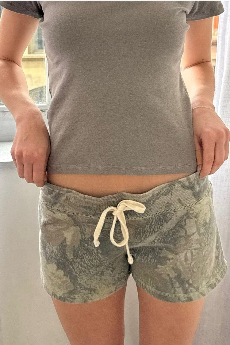 Marcie Camouflage Sweatshorts | Light Camouflage Leaves / XS/S
