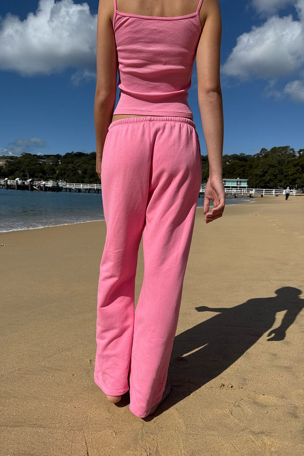 【新品タグ付き】brandy melville ピンク　スウェットパンツ 新品タグ付き】brandy melville ピンク スウェットパンツ - メルカリ