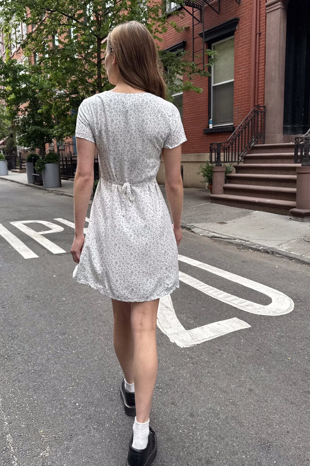 Grey Brandy Melville Tie Dress Brandy Melville Italy Colleen Blue Floral Ruffle Hem Tie Back Grey Brandy Melville Tie Dress Brandy Melville Italy Colleen Blue Floral Ruffle Hem Tie Back