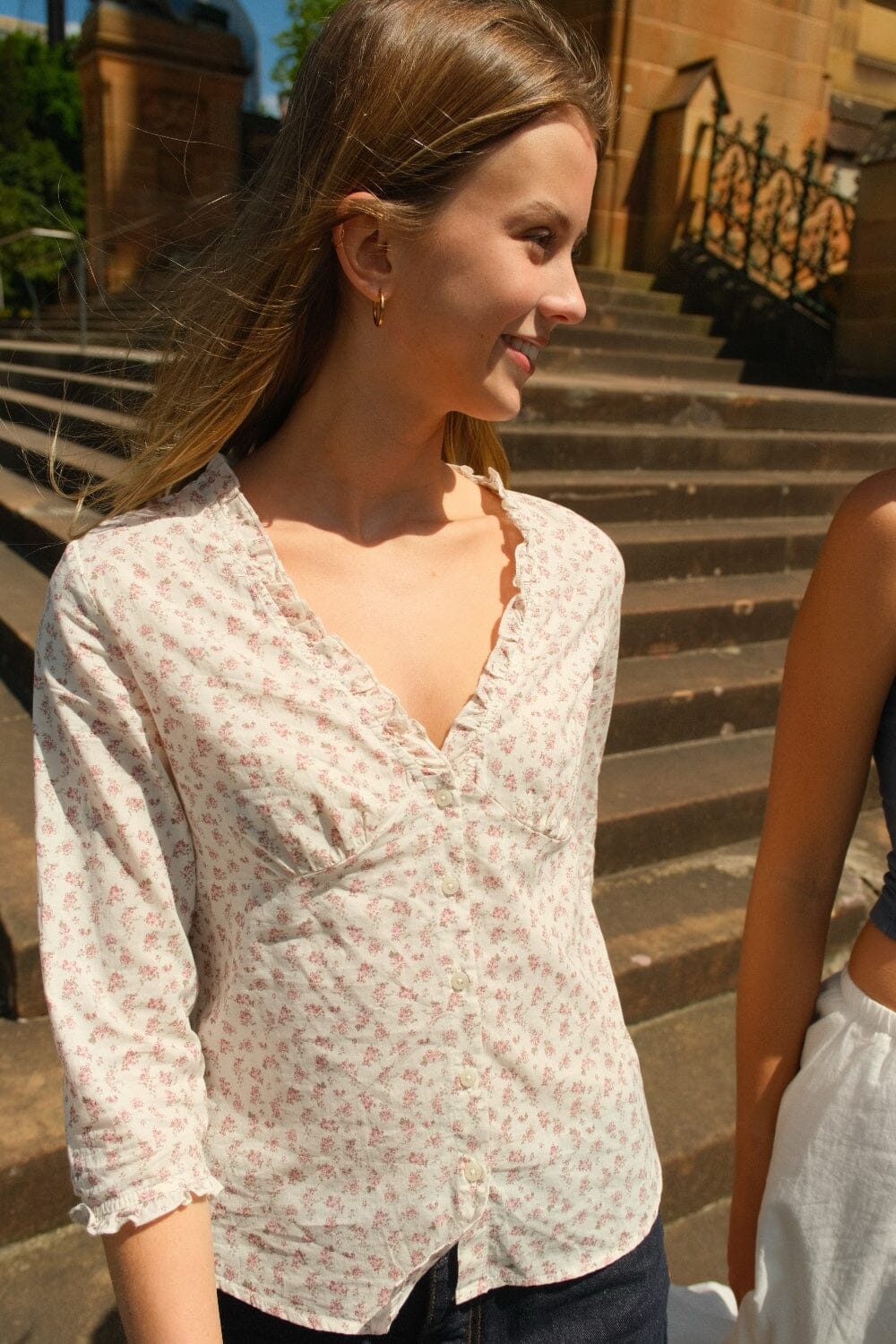 White with a Bouquet of Roses / XS/S