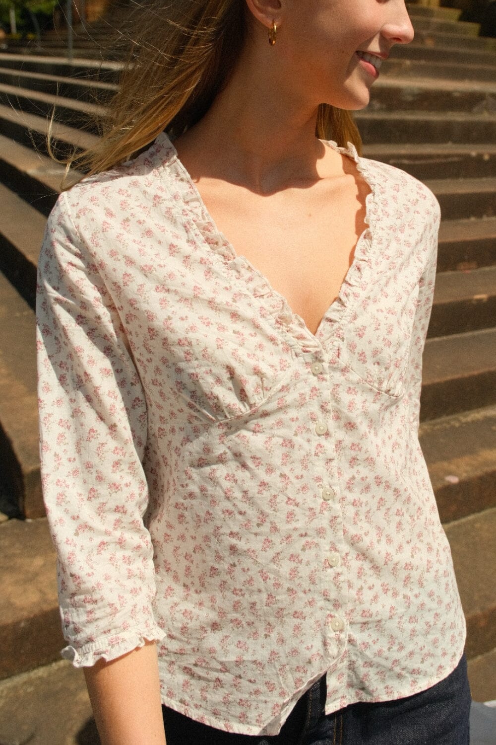 White with a Bouquet of Roses / XS/S