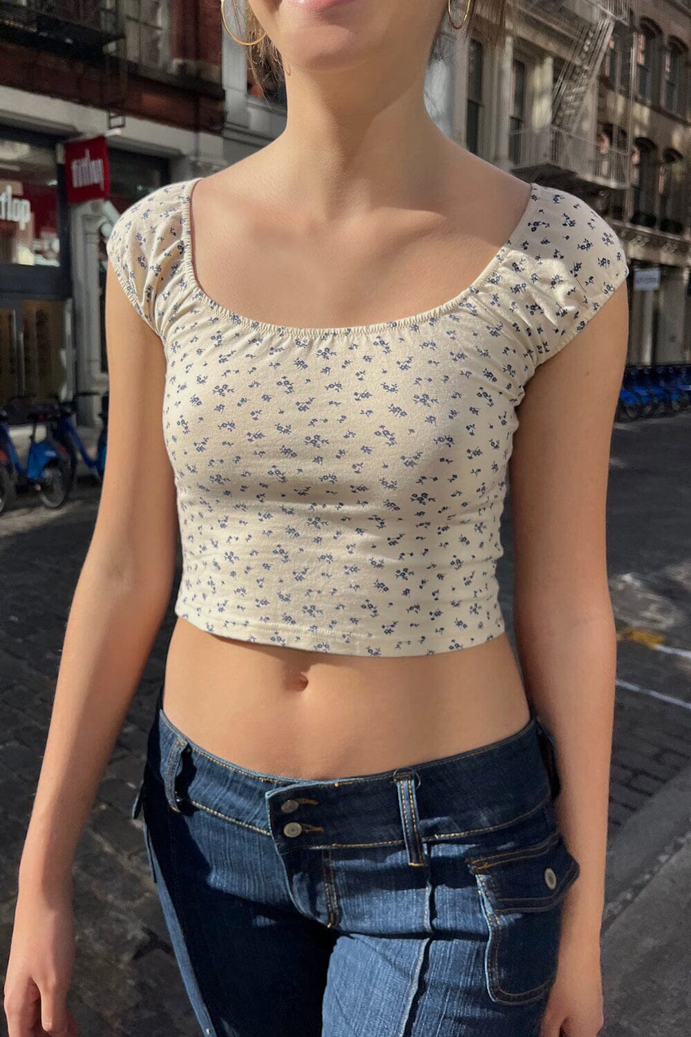 Ivory Blue Daisy Floral / Cropped Fit