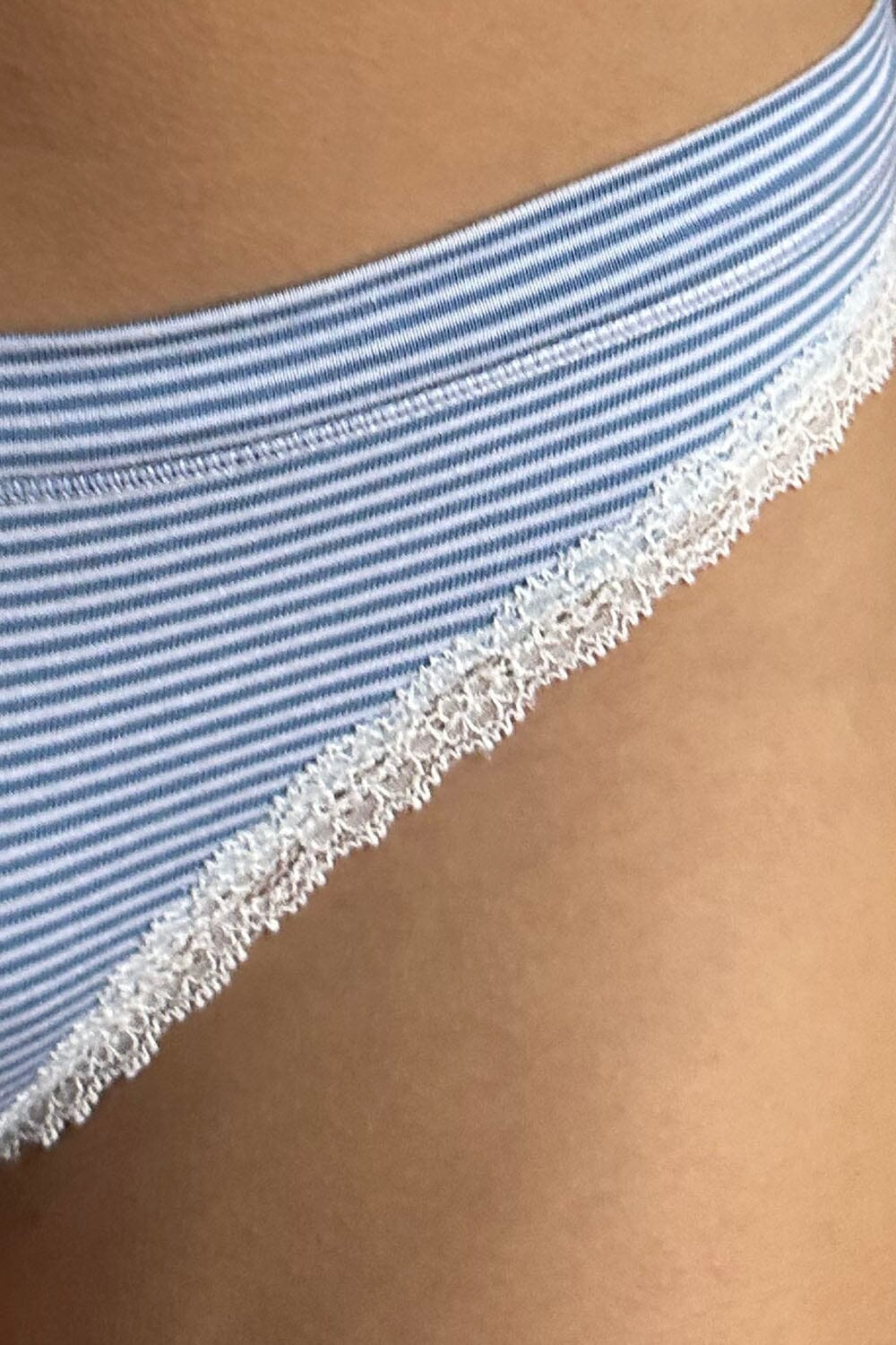 light blue and white stripes / S