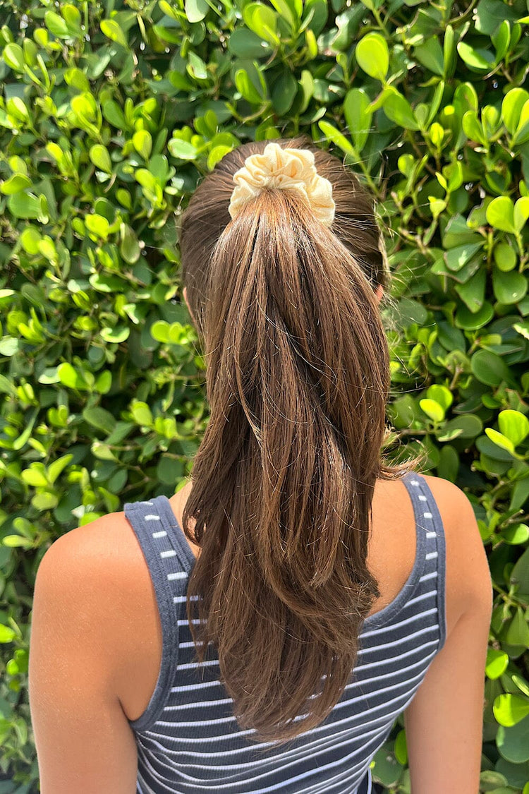 Basic Scrunchie | Pastel Yellow