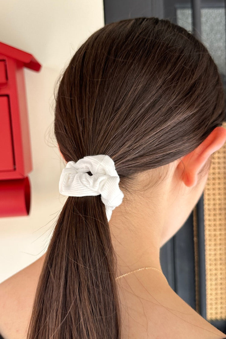 Basic Scrunchie | White