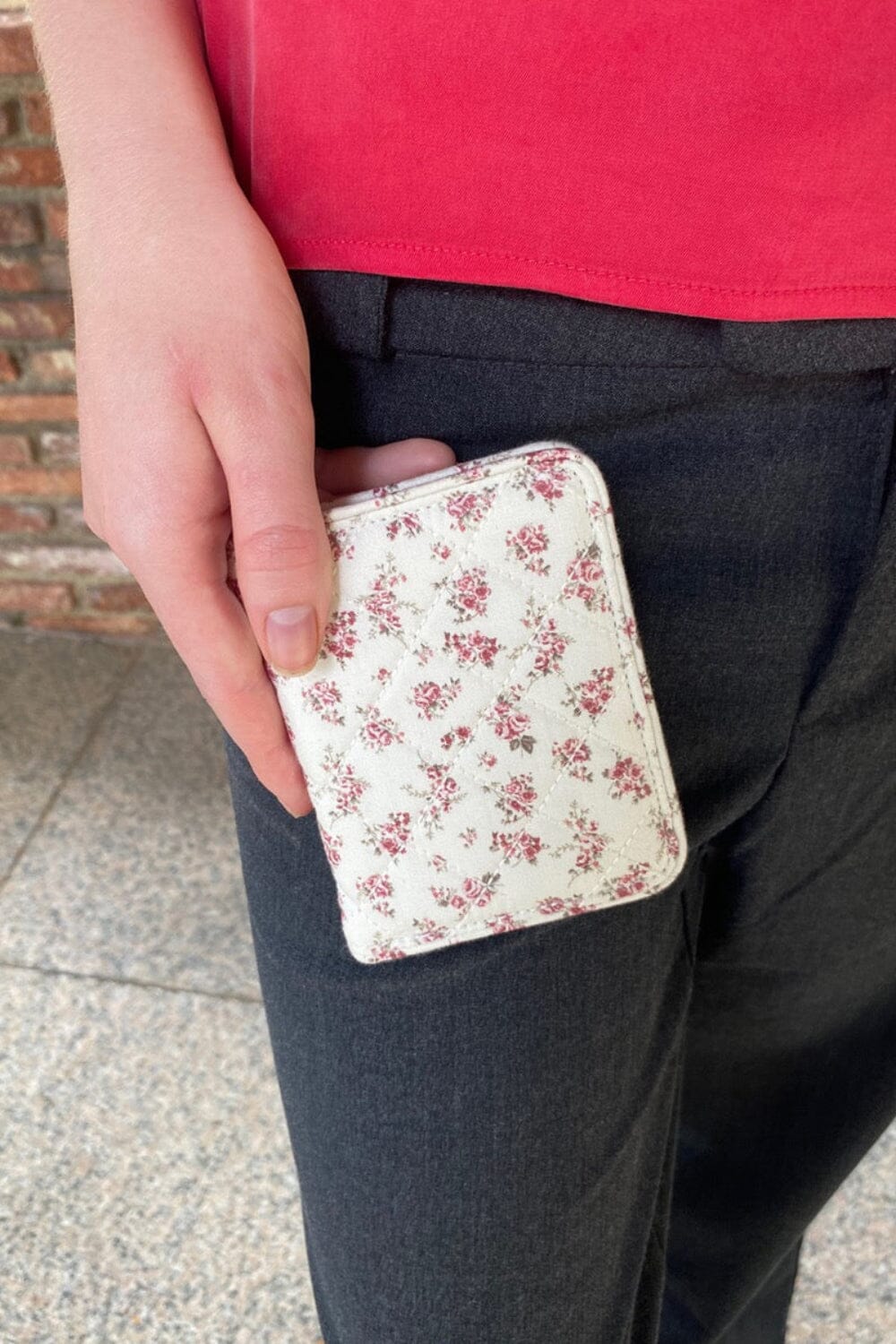 Floral Card Case | White with a Bouquet of Roses