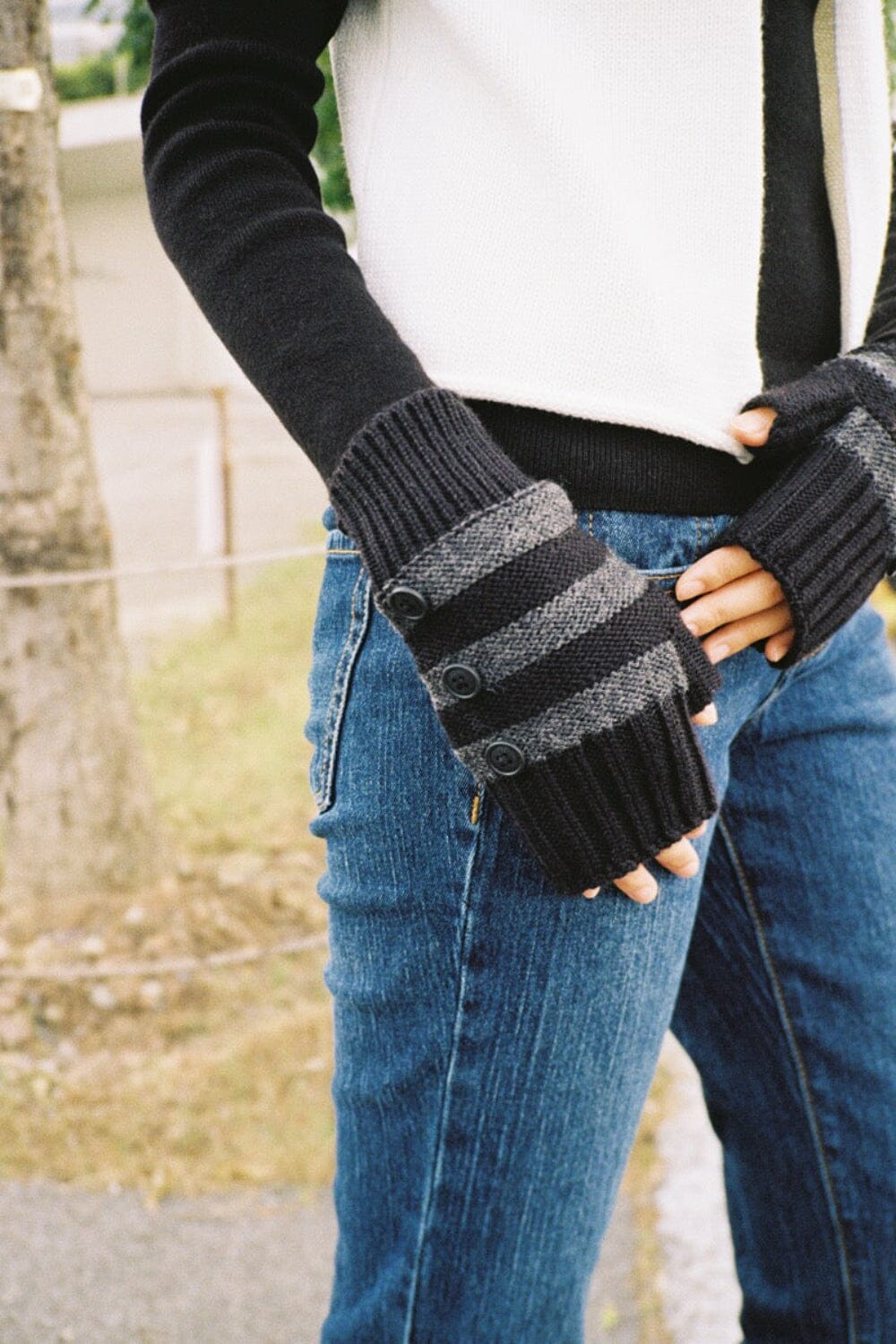 Fingerless Wool Striped Gloves | Dark Grey Black Stripe
