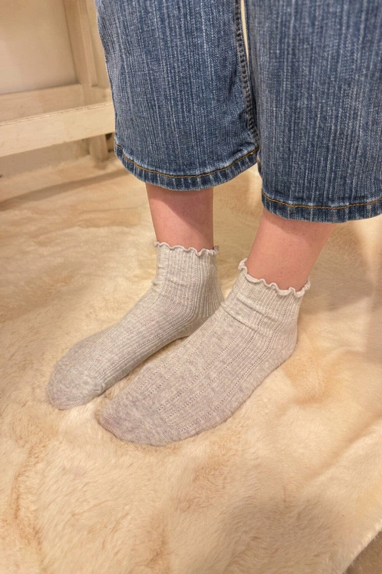 Ruffle Ribbed Socks | Light Heather Grey