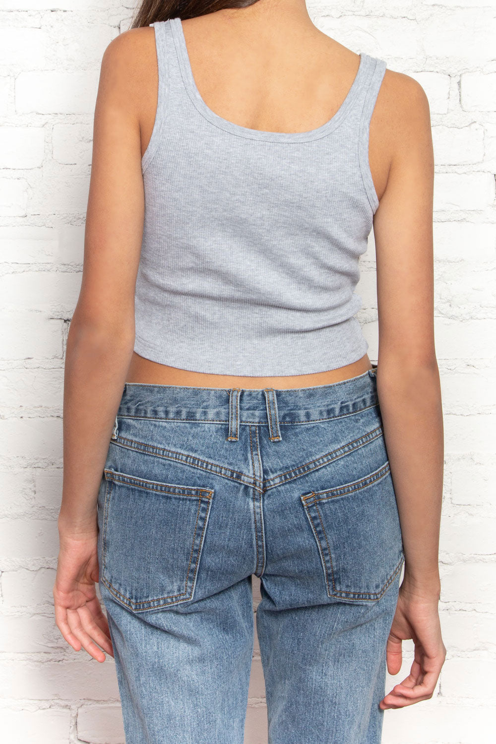 Any crop tank top recommendations (preferably high neck)? Brandy Melville  is the only place that fits, but their message & quality are both so meh.  Looking for recs. Thanks! : r/XXS