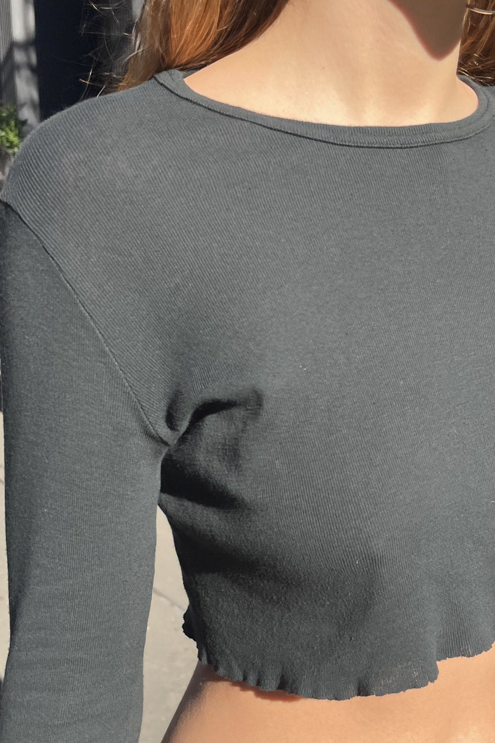 Brandy Melville Crop Top V Neck As Seen On Black One Size – La Style Inspo
