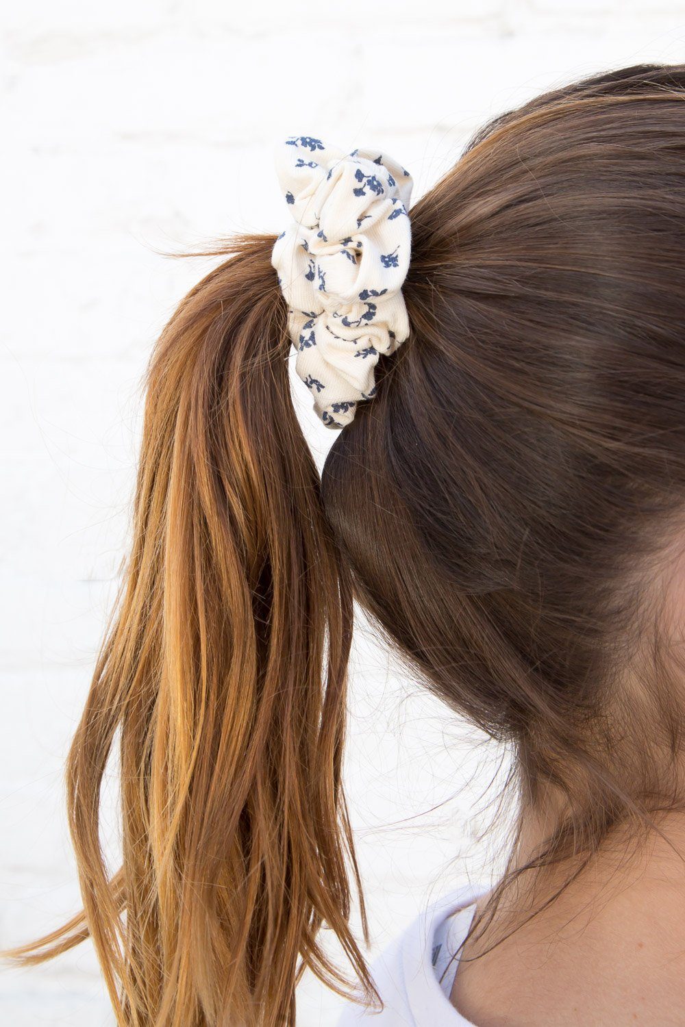 Ivory Blue Daisy Floral