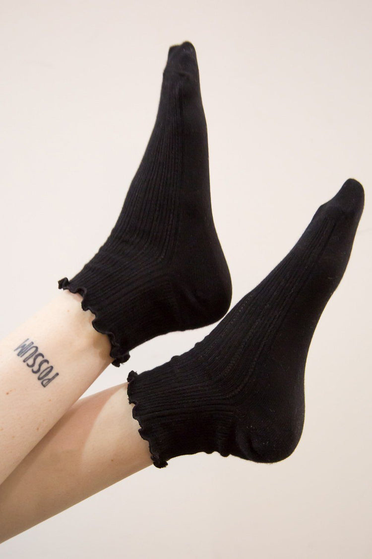 Ruffle Ribbed Socks | Black