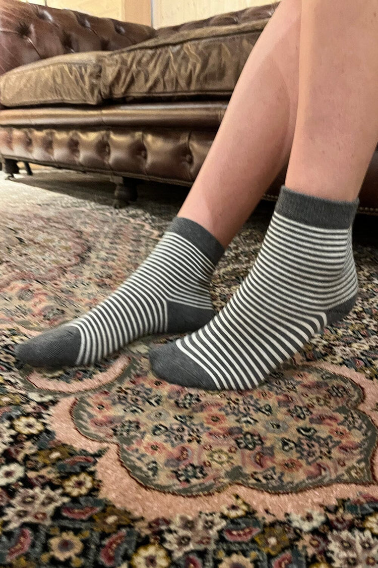 Striped Socks | dark grey white stripe