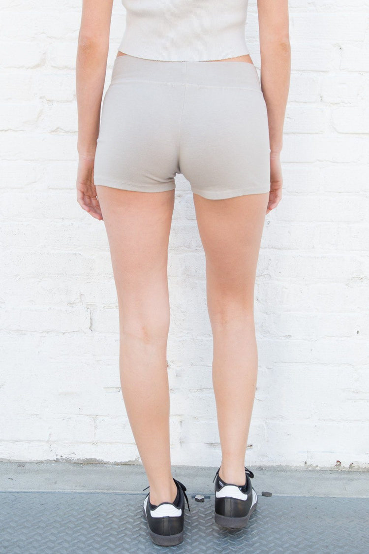 Madelyn Shorts | Taupe / XS/S